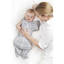 Love To Dream Transition Bag 1.0 Grey Medium 6-8.5 Kg Inbakerslaapzak L2001002GRM -Babyproducten Winkel 50 50 original lifestyle grey lo res 72dpi rgb 2