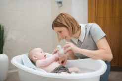 Angelcare Fit Blauw Badzitje AC-ST02-AQU 12 Angelcare Fit Blauw Badzitje AC-ST02-AQU -Babyproducten Winkel Angelcare Fit Blauw Badzitje AC ST02 AQU Sfeerbeeld