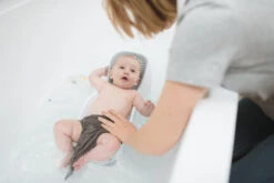 Angelcare Fit Grijs Badzitje AC-ST02-GR -Babyproducten Winkel Angelcare Fit Grijs Badzitje AC ST02 GR Sfeerbeeld