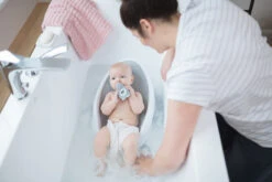 Angelcare Soft-Touch Grijs Badzitje AC-ST01-GR -Babyproducten Winkel Angelcare Soft Touch Badzitje sfeerfoto 2