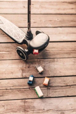 Scoot And Ride Brown Lines Highwaykick 2 Step SR-96526 -Babyproducten Winkel Scoot and Ride Brown Lines Highwaykick 2 Step SR 96526 .sfeer 3