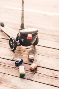 Scoot And Ride Green Lines Highwaykick 2 Step SR-96525 -Babyproducten Winkel Scoot and Ride Green Lines Highwaykick 2 Step SR 96525 .sfeer 4