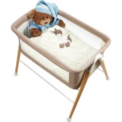 Babygo Goodnight Beige Wieg 4362 -Babyproducten Winkel babygo goodnight beige wieg aan bed 4362 3