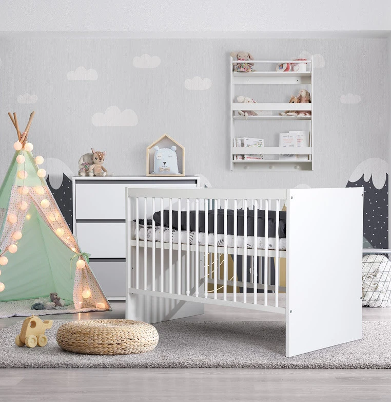 Babykamer Jasmijn: Ledikant En Commode 3 Babykamer Jasmijn: Ledikant En Commode