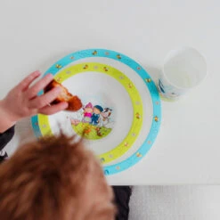 Bambolino Toys Fien En Teun 3-delig Kinderservies 19206 10 Bambolino Toys Fien En Teun 3-delig Kinderservies 19206 -Babyproducten Winkel bambolino toys fien en teun 3 delig kinderservies 19206 sfeer2