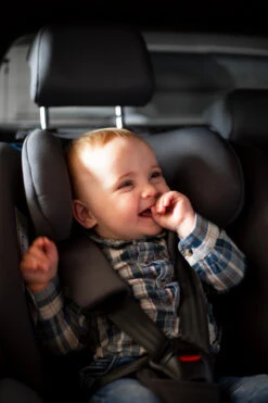 Ding Cruz Light Grey 360° Isofix Autostoel 0-36kg DI-101921 29 Ding Cruz Light Grey 360° Isofix Autostoel 0-36kg DI-101921 -Babyproducten Winkel di 101919 lifestyle 04a 2