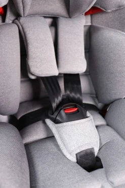 Ding Cruz Light Grey 360° Isofix Autostoel 0-36kg DI-101921 27 Ding Cruz Light Grey 360° Isofix Autostoel 0-36kg DI-101921 -Babyproducten Winkel di 101921 ding cruz light grey safety belt