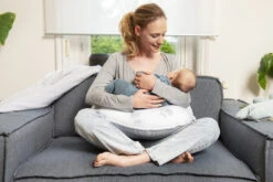 Doomoo Softy Fox Grey Voedingskussen S03 -Babyproducten Winkel doomoo softy fox grey s03 2