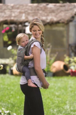 Infantino Cuddle Up Ergonomic Hoodie Draagzak BK-05331 28 Infantino Cuddle Up Ergonomic Hoodie Draagzak BK-05331 -Babyproducten Winkel infantino cuddle up hoodie carrier bk05331 5