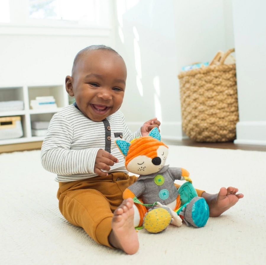 Infantino Go Gaga Playtime Pal Vos Buggyspeeltje BK-216311 5 Infantino Go Gaga Playtime Pal Vos Buggyspeeltje BK-216311 - Afbeelding 3