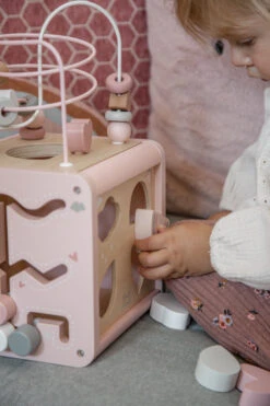 Label Label Roze Houten Activiteitenkubus LLWT-34314 17 Label Label Roze Houten Activiteitenkubus LLWT-34314 -Babyproducten Winkel label label roze houten activiteitenkubus llwt 34314 7