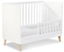 Babykamer Romy: Ledikant, Commode & 2-Deurskast 17 Babykamer Romy: Ledikant, Commode & 2-Deurskast -Babyproducten Winkel ledikant noah 60 x 120 cm 2