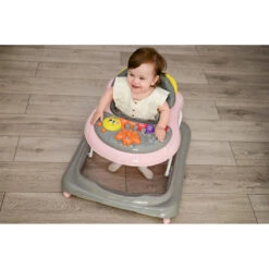 Lorelli My Buggy Bubblegum Loopstoeltje 1012042-0017 11 Lorelli My Buggy Bubblegum Loopstoeltje 1012042-0017 -Babyproducten Winkel lorelli my buggy loopstoeltje sfeer 2 2