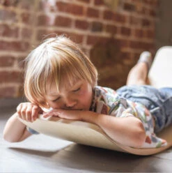 Luna Toys Houten Balansbord Met Grijs Vilt LU-37001 15 Luna Toys Houten Balansbord Met Grijs Vilt LU-37001 -Babyproducten Winkel luna toys houten balansbord sfeer 4 1