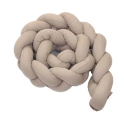 MamaLoes Amy Ajour Nougat 210 Cm Braided Bedbumper 84269 10 MamaLoes Amy Ajour Nougat 210 Cm Braided Bedbumper 84269 -Babyproducten Winkel mamaloes amy ajour nougat 210 cm braided bedbumper 84269 3