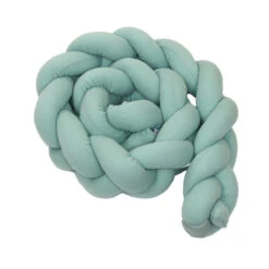 MamaLoes Amy Ajour Stonegreen 210 Cm Braided Bedbumper 84270 10 MamaLoes Amy Ajour Stonegreen 210 Cm Braided Bedbumper 84270 -Babyproducten Winkel mamaloes amy ajour stonegreen 210 cm braided bedbumper 84270 3