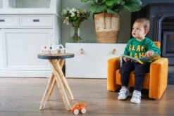 Ding Jamie Velvet Okergeel Kinderfauteuil DI-34201 -Babyproducten Winkel mamaloes ding jamie 02