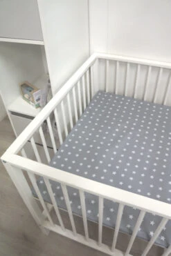 MamaLoes Grey/White Stars Boxdek W-388571 -Babyproducten Winkel mamaloes grey white stars boxdek w 388571 9
