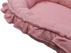 MamaLoes Soft Cotton Ruffle Licht Roze Babynest ML020113 11 MamaLoes Soft Cotton Ruffle Licht Roze Babynest ML020113 -Babyproducten Winkel mamaloes soft cotton ruffle licht roze babynest ml020113 4