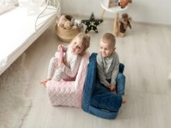 Albero Mio Velvet Navy Kinderfauteuil 14 Albero Mio Velvet Navy Kinderfauteuil -Babyproducten Winkel mamaloes velvet navy kinderfauteuil 3