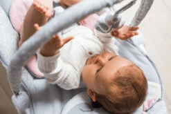 Momi Luis Grey Bouncer Wipstoel BULE00018 -Babyproducten Winkel momi luis pink bouncer wipstoel bule00016 04 1