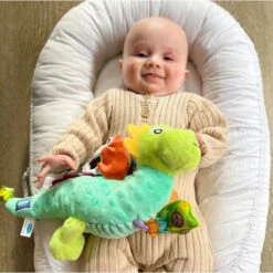 Playgro Sensory Friends Dusty Dragon Buggyspeeltje P0188473 -Babyproducten Winkel playgro sensory friends dusty dragon buggyspeeltje p0188473 .9