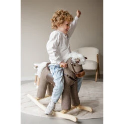 Tryco Milo Bruin Hobbelpaard 36m+ TR-120111 16 Tryco Milo Bruin Hobbelpaard 36m+ TR-120111 -Babyproducten Winkel tryco milo bruin hobbelpaard 36m tr 12011 sfeer1