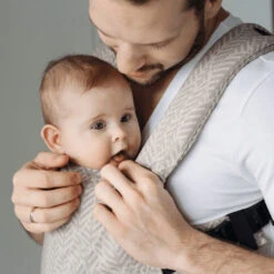 Zaffiro City Geo Burgund Ergonomische Draagzak 8258 -Babyproducten Winkel zaffiro city beige leaves ergonomische draagzak 3 1