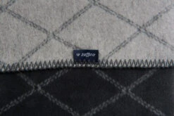 Zaffiro Antraciet & Grijs Ruitjes 75 X 100 Cm Wiegdeken 40795 9 Zaffiro Antraciet & Grijs Ruitjes 75 X 100 Cm Wiegdeken 40795 -Babyproducten Winkel zaffiro deken ruit antraciet grijs ea1 3